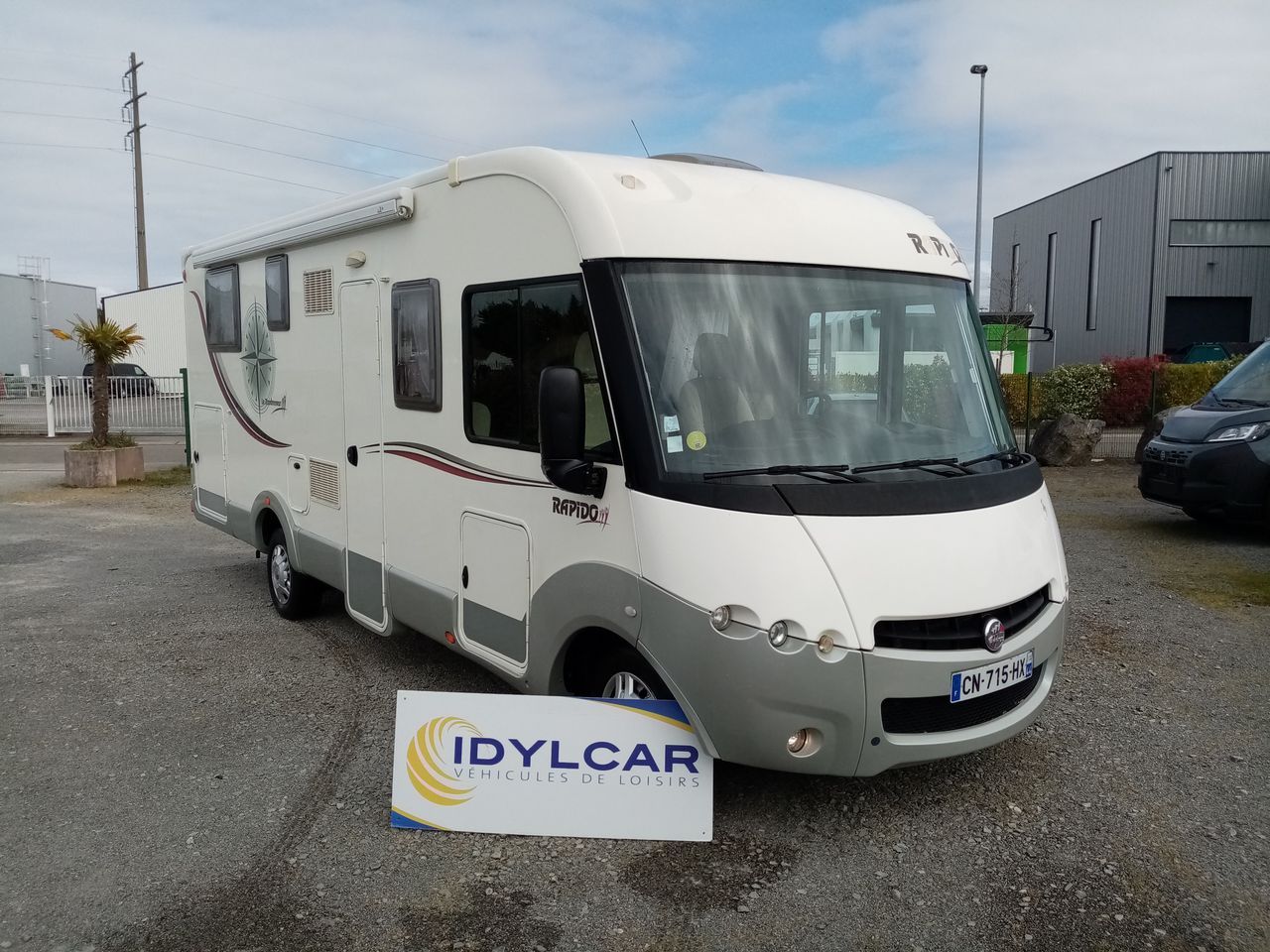Camping-car RAPIDO 891 F lit cent/ pr main.